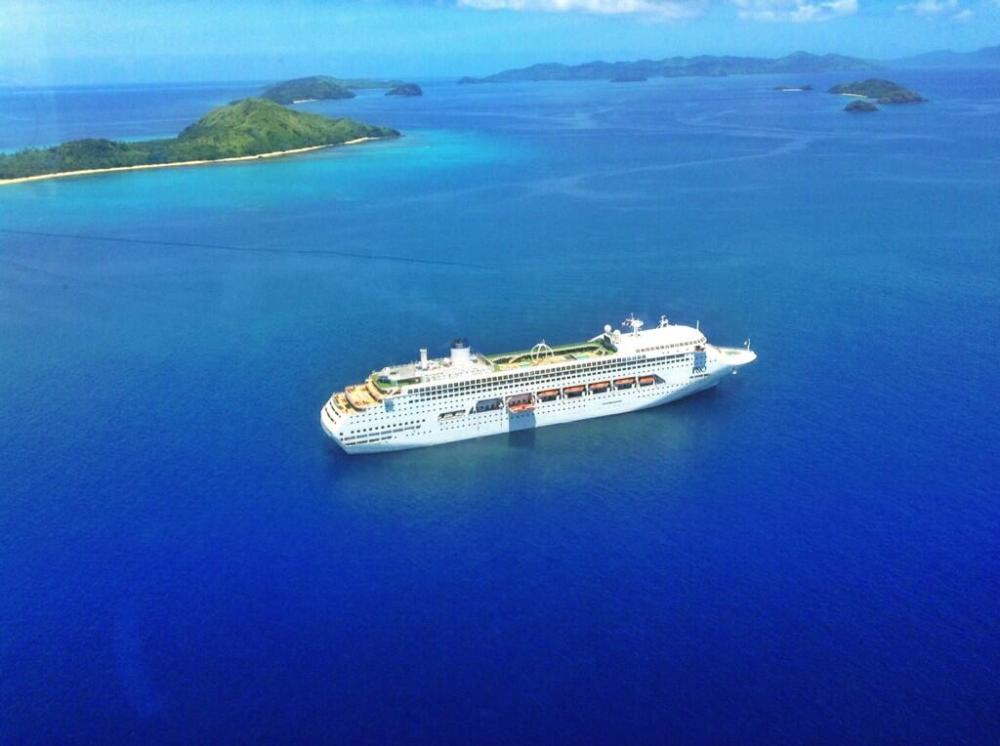 CruiseLinerNearDravuni